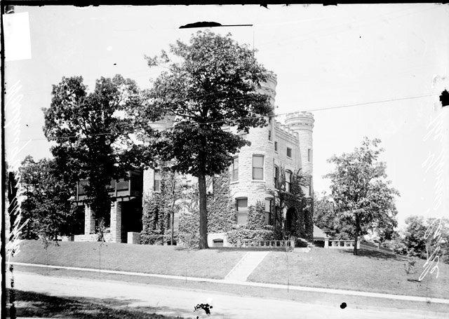 164347_142585029136544_4388143_n